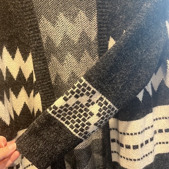 Ellie Kate Women's Gray Black White Geometric Knit Cardigan Sweater Size S/M - Picture 2 of 7